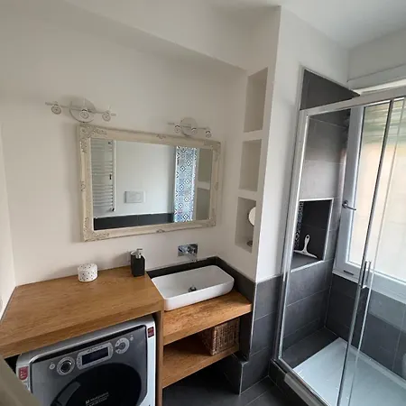 Urban Escape A Piazza Caprera *