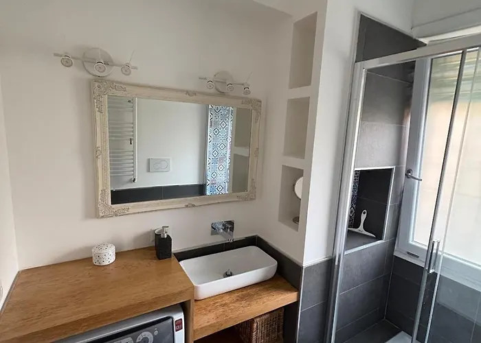 Urban Escape A Piazza Caprera *